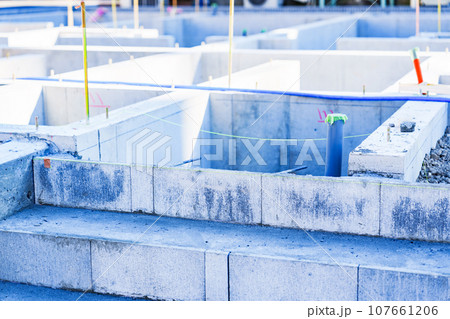 基礎 工事 は 建物 の 耐震性 に直結する 【 住宅建設 の イメージ 】 107661206