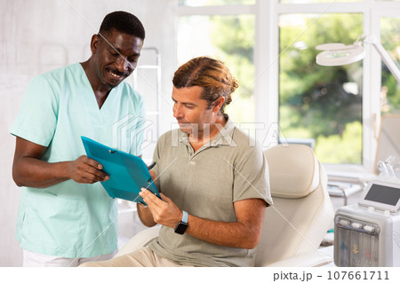 doctor discusses treatment options 107661711