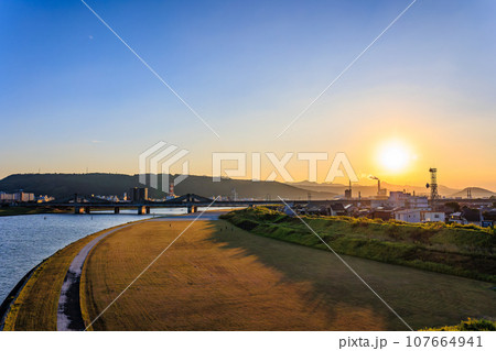 天大橋から見る川内川の夕暮れ 天大橋から見る川内川の夕暮れ 107664941