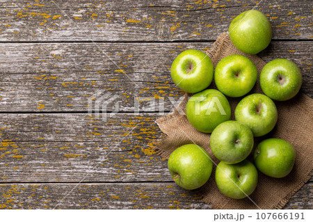 Fresh green apples 107666191