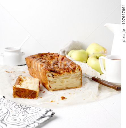 Apple Pie, tarta de Monzana, cutted piece on white table, copy space 107667664