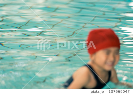 スイミングスクールのプール水 スイミングスクールのプール水 107669047