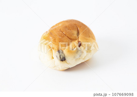 レーズンパン 白背景 レーズンパン 白背景 107669098