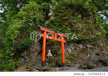 大岩山日石寺　夫婦岩 　富山県中新川郡上市町大岩 107669221