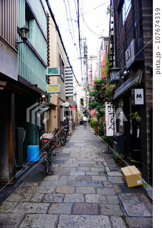 法善寺横丁の風景 107674359