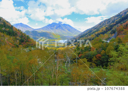 金精峠から男体山 107674388