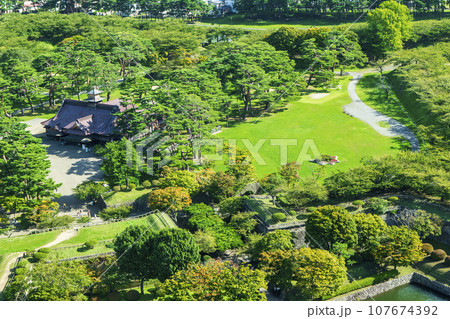 函館市　函館五稜郭タワー　展望階からの函館五稜郭 107674392