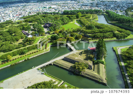 函館市　函館五稜郭タワー　展望階からの函館五稜郭 107674393