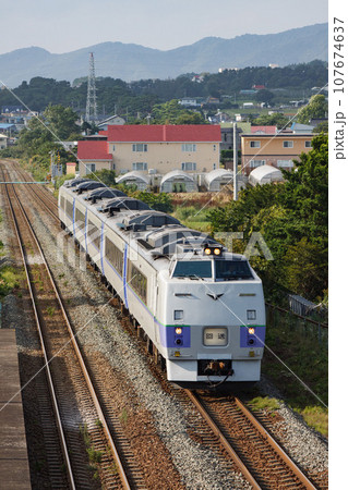 【縦構図・運転手ぼかし有】キハ183系による臨時列車　jr大中山駅にて 107674637
