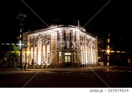【クロスフィルタ使用】夜の旧函館西警察署庁舎(現函館臨海研究所) 【クロスフィルタ使用】夜の旧函館西警察署庁舎(現函館臨海研究所) 107674814