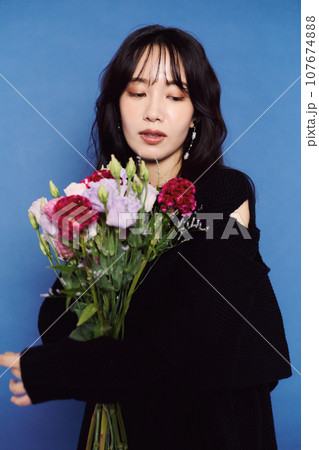 秋服ファッションポートレート 107674888