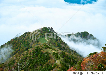 石鎚山の登山道から見た景色 107675704