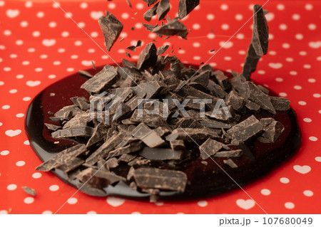 チョコレート　落とす 107680049