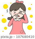 ウイルスで鼻と目が痒くなった女の子 107680410