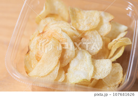 ポテトチップスコンソメ味　写真素材 107681626