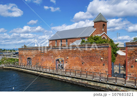 函館市　金森赤レンガ倉庫から見えるリラノートチャーチベイ函館 107681821