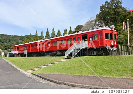 鞍ヶ池公園にある古い名鉄電車の展示車両 鞍ヶ池公園にある古い名鉄電車の展示車両 107682127