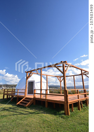 秋の北海道江差町鴎島でグランピング施設の風景を撮影 秋の北海道江差町鴎島でグランピング施設の風景を撮影 107683499