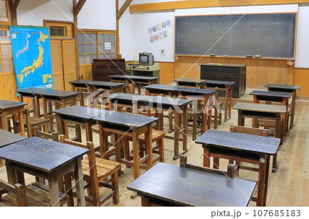 昭和の教室イメージ（昭和の町・豊後高田市） 107685183