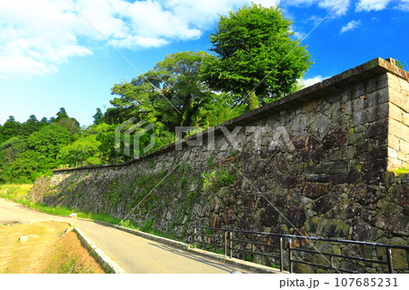 【熊本県】晴天の人吉城の水ノ手門跡 107685231