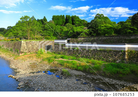 【熊本県】晴天の人吉城の水ノ手門跡 【熊本県】晴天の人吉城の水ノ手門跡 107685253