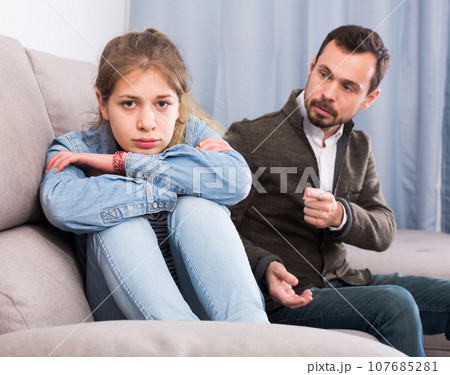 Father and daughter arguing 107685281