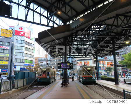 JR横川駅に隣接する広島電鉄横川駅停留場 107689404