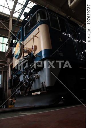 往年の佇まいを見せるEF64-1001号機(公式撮影会にて)_2023/9/17撮影 107689727