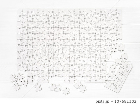 Matching pieces of puzzle 107691302