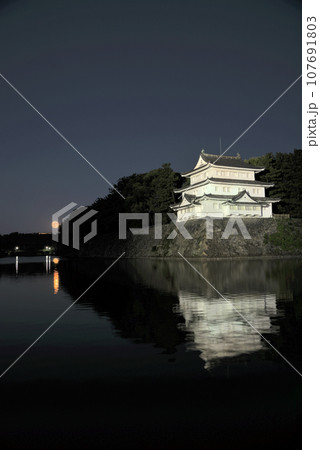 《愛知県》中秋の名月とライトアップされた名古屋城西北隅櫓 107691803