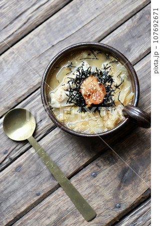 野菜たっぷりのゴマ豆乳キムチスープ 温活 野菜たっぷりのゴマ豆乳キムチスープ 温活 107692671