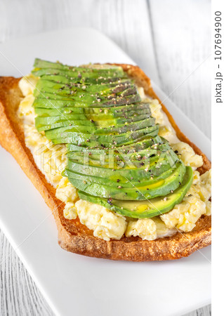 Scrambled eggs avocado sandwich Scrambled eggs avocado sandwich 107694900