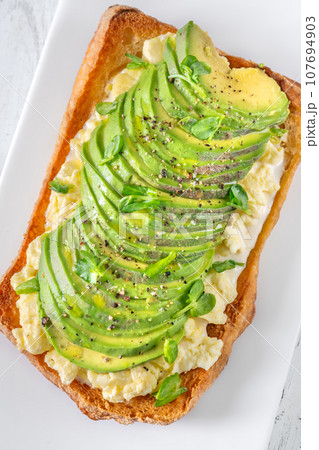 Scrambled eggs avocado sandwich Scrambled eggs avocado sandwich 107694903