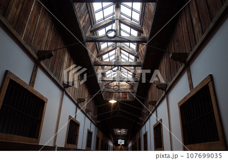 明治の木造建築の内部風景_北海道 107699035