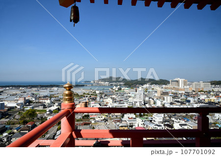 紀三井寺(和歌浦方面を望む) 【和歌山県和歌山市】 紀三井寺(和歌浦方面を望む) 【和歌山県和歌山市】 107701092