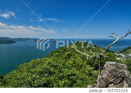 明恵上人西白上遺跡から湯浅湾を望む　【和歌山県湯浅町】 107701328