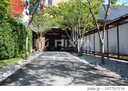 北九州市の小倉城庭園の入口 北九州市の小倉城庭園の入口 107701556