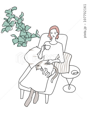 膝に乗った猫を撫でながらお茶を飲む女性　線画 107702161