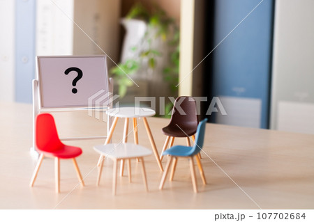 リラックスしたミーティング・疑問符 リラックスしたミーティング・疑問符 107702684