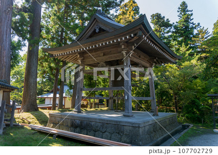岩手県【世界遺産】中尊寺の鐘楼 107702729