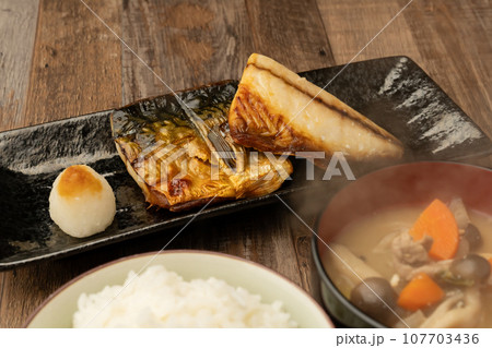 鯖の塩焼き ご飯 味噌汁 鯖の塩焼き ご飯 味噌汁 107703436
