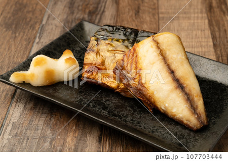 鯖の塩焼き 107703444