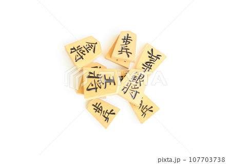 白背景と将棋の駒 107703738