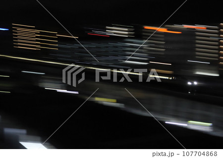 深夜を駆ける東海道・山陽新幹線のぞみ号 深夜を駆ける東海道・山陽新幹線のぞみ号 107704868