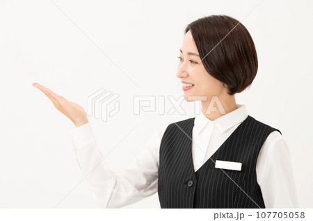 制服の女性 ビジネス 手かざし 制服の女性 ビジネス 手かざし 107705058