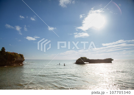 読谷渡久地ビーチの風景 107705340