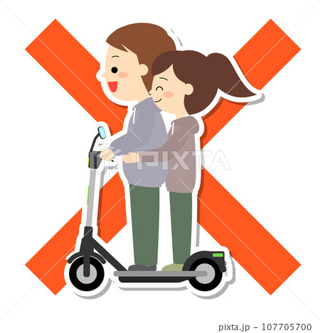 電動キックボードで二人乗りをしているカップル　ヘルメットなし 107705700
