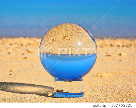 南国の海とクリスタルボール 107705826