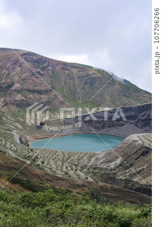 蔵王連峰の円形火山湖 107706266