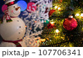 クリスマスツリーと雪だるま【AI生成画像】 クリスマスツリーと雪だるま【AI生成画像】 107706341